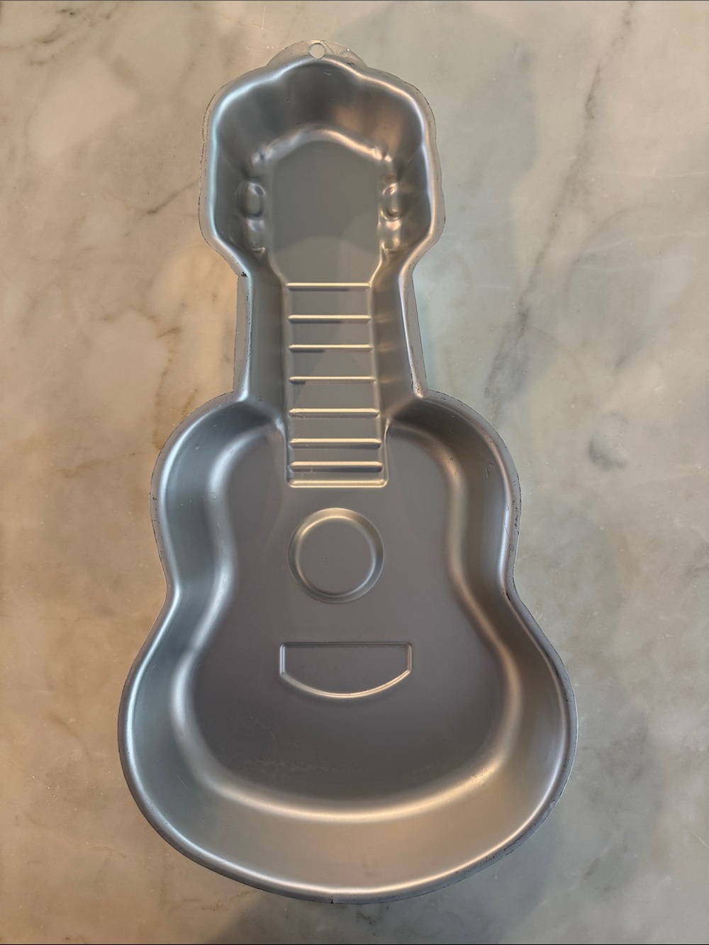 Source Unknown Silver Guitar Shaped Cake Pan